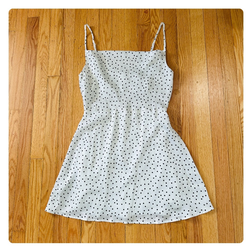 β
NWT Luluβs Spot in My Heart Polka Dot Satin Spring Wedding Guest Mini Dress β
- Picture 4 of 17